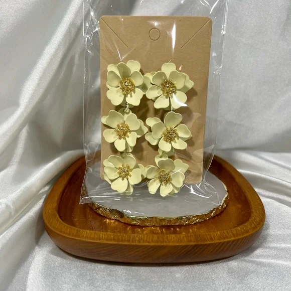 Floral Dangle Boho Earrings - Picture 1 of 4